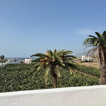 Retreat: Ocean View & Modern Comfort