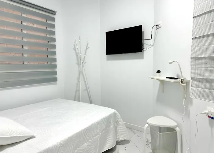 Retreat: Ocean View & Modern Comfort