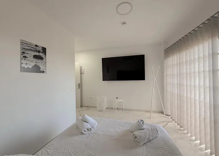 Apartmanhotel Retreat: Ocean View & Modern Comfort 3*