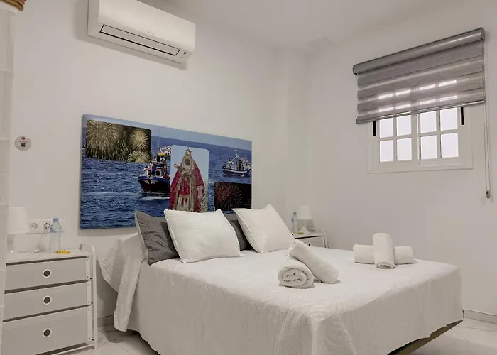 Retreat: Ocean View & Modern Comfort