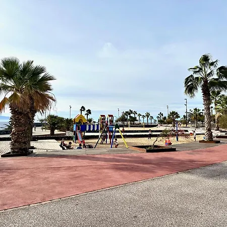 Retreat: Ocean View & Modern Comfort شقة فندقية