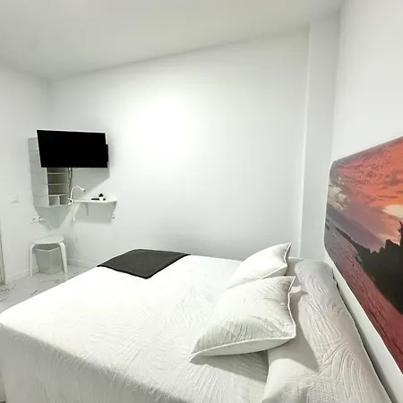 Retreat: Ocean View & Modern Comfort