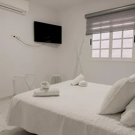 Retreat: Ocean View & Modern Comfort