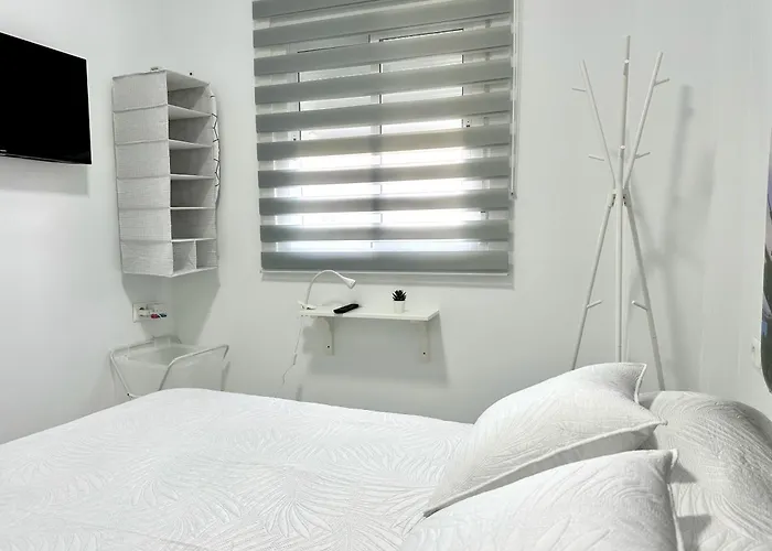 Retreat: Ocean View & Modern Comfort