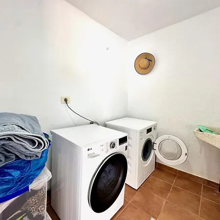 Aparthotel Retreat: Ocean View & Modern Comfort 3*