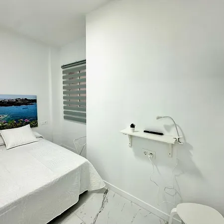 Aparthotel Retreat: Ocean View & Modern Comfort