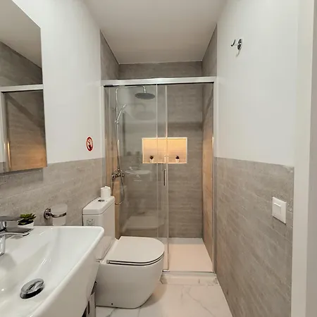 Aparthotel Retreat: Ocean View & Modern Comfort