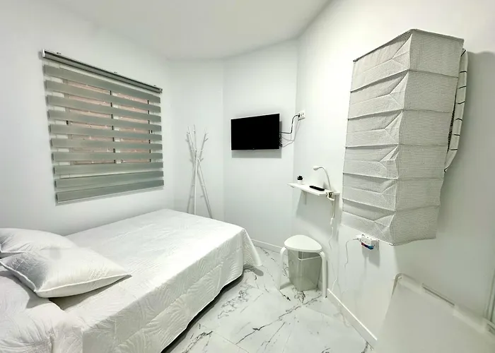 Retreat: Ocean View & Modern Comfort