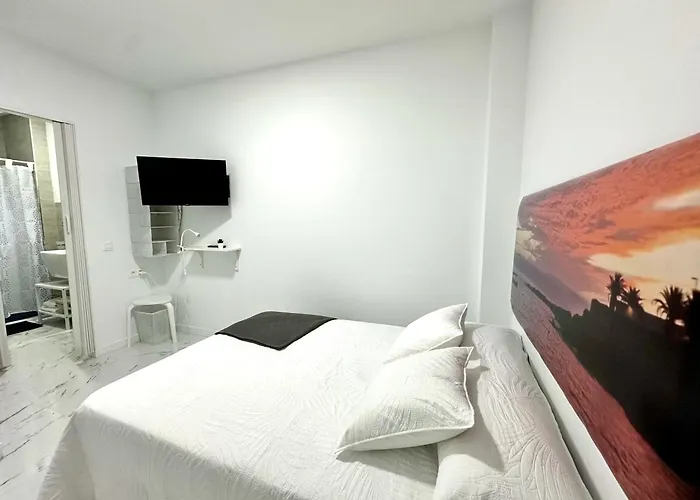 Retreat: Ocean View & Modern Comfort